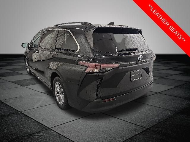 Certified 2023 Toyota Sienna XLE FWD image 4