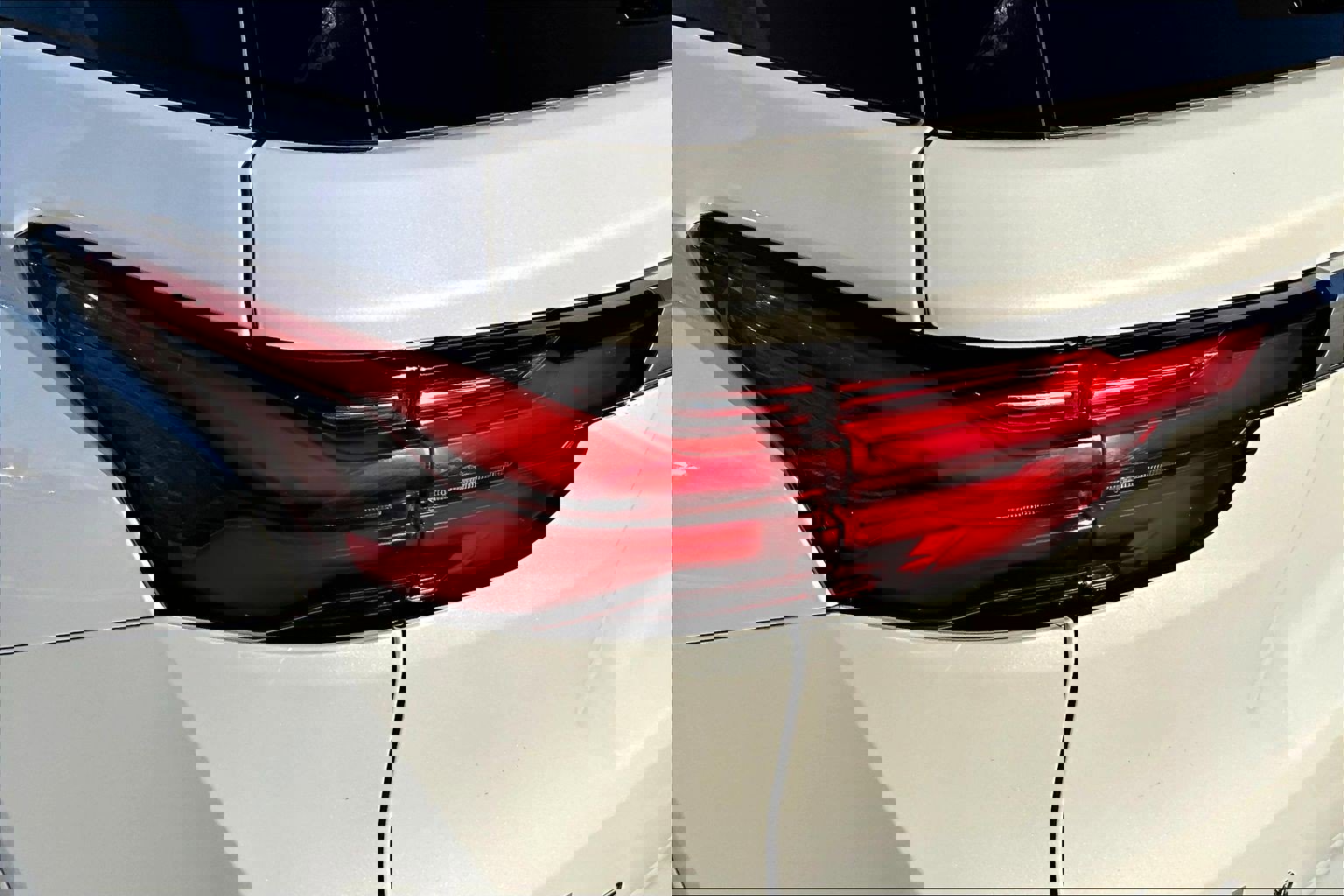 Used 2023 Chevrolet Traverse High Country image 25