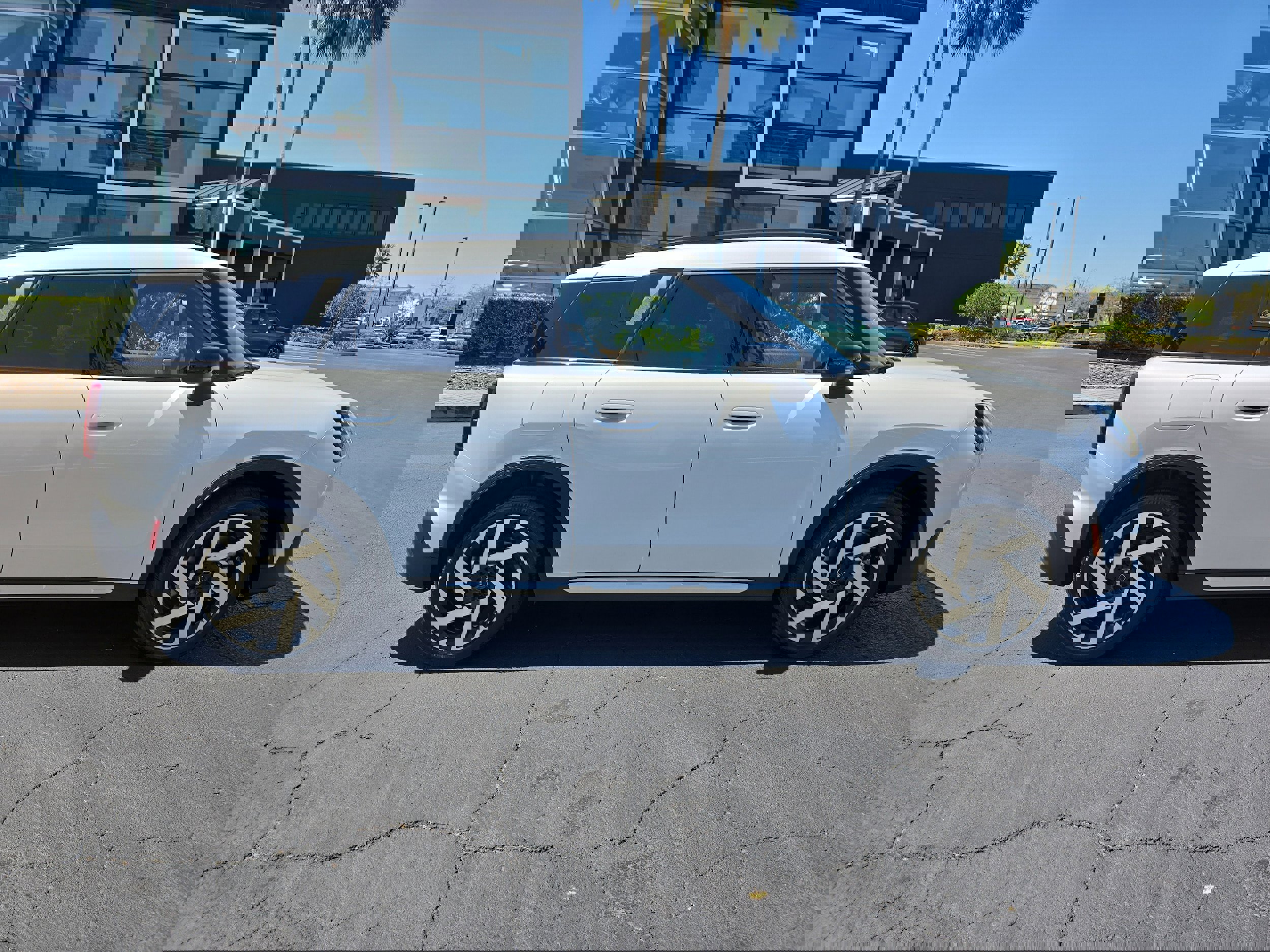 Used 2025 MINI Cooper Countryman S w/ Comfort Package Max image 3