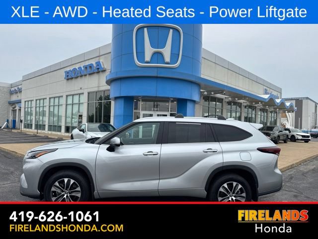 Used 2024 Toyota Highlander XLE AWD/4WD image 1