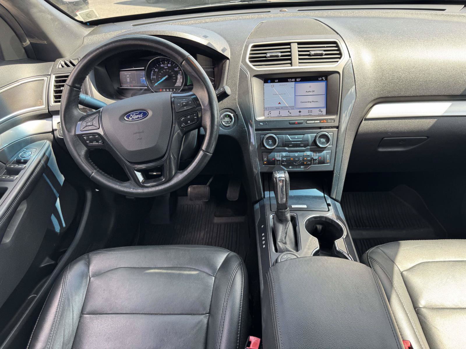 Used 2017 Ford Explorer XLT w/ Equipment Group 202A AWD/4WD image 11