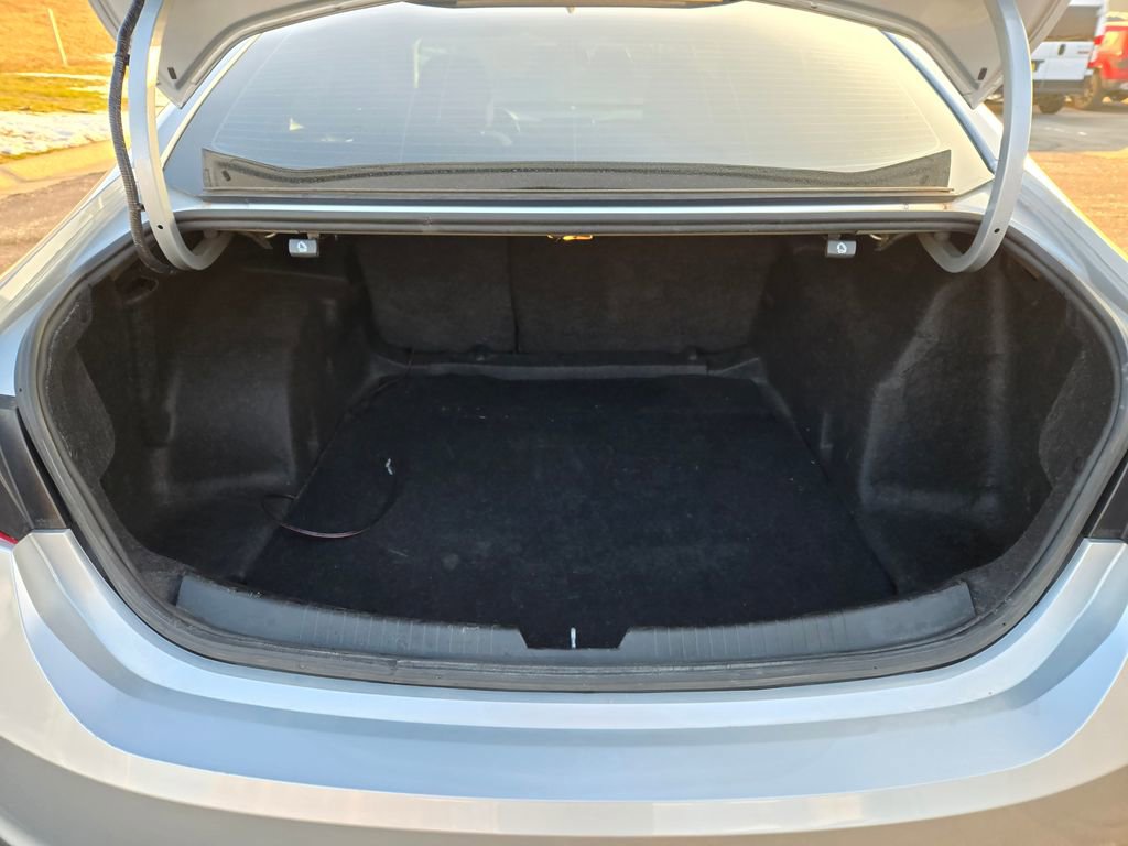 Used 2022 Chevrolet Malibu LT image 28