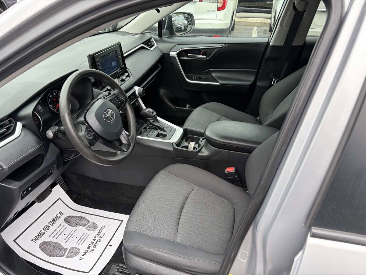 Used 2021 Toyota RAV4 XLE w/ Convenience Package AWD/4WD image 9