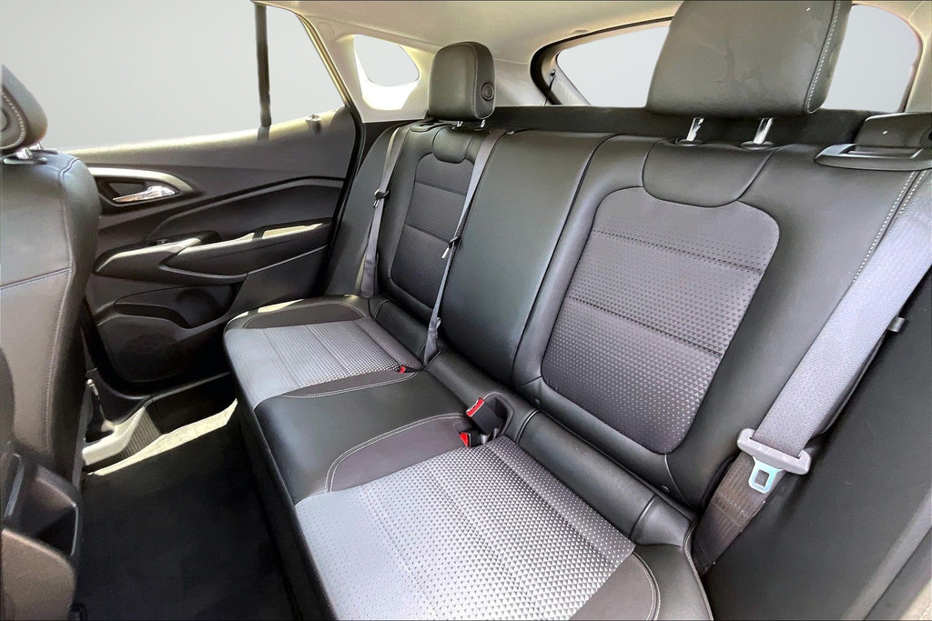 Used 2025 Chevrolet Trax LT FWD image 19