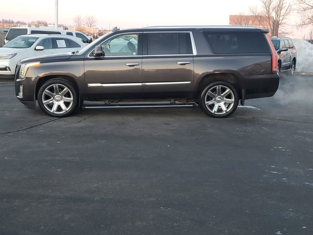 Used 2016 Cadillac Escalade ESV Premium image 4