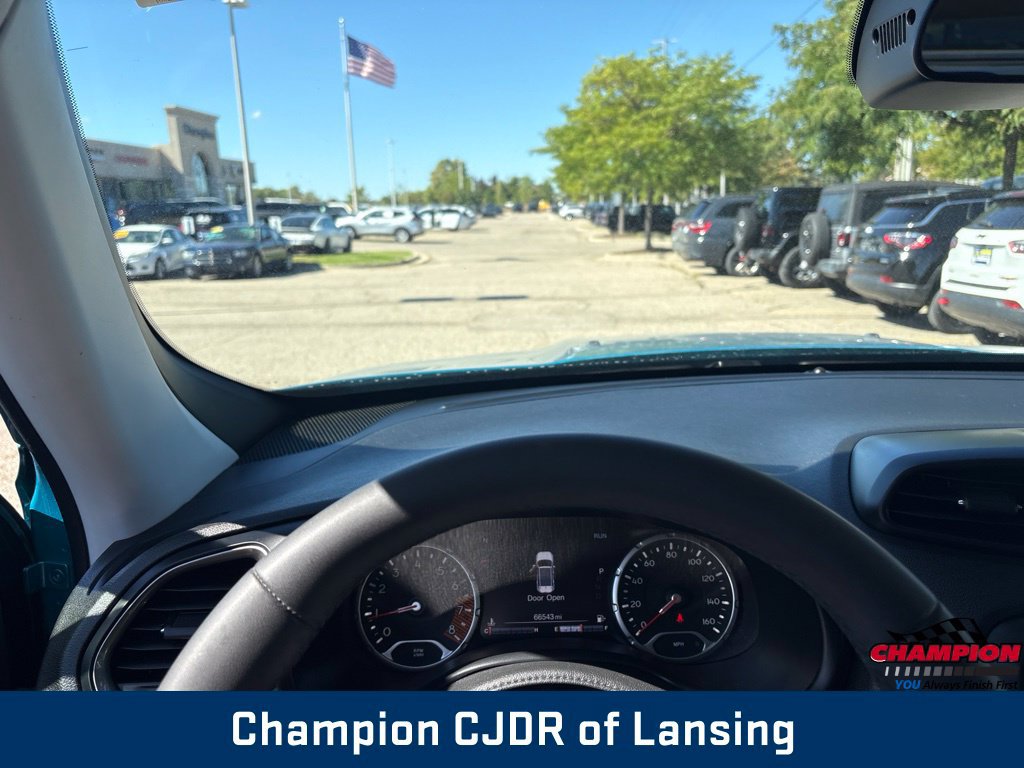 Used 2022 Jeep Renegade Latitude AWD/4WD image 21