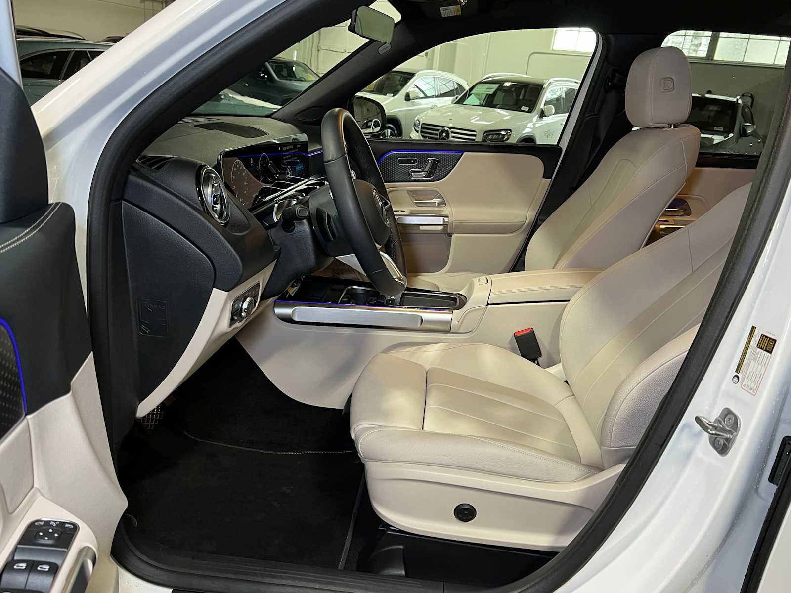 Used 2025 Mercedes-Benz GLB 250 GLB 250 image 23