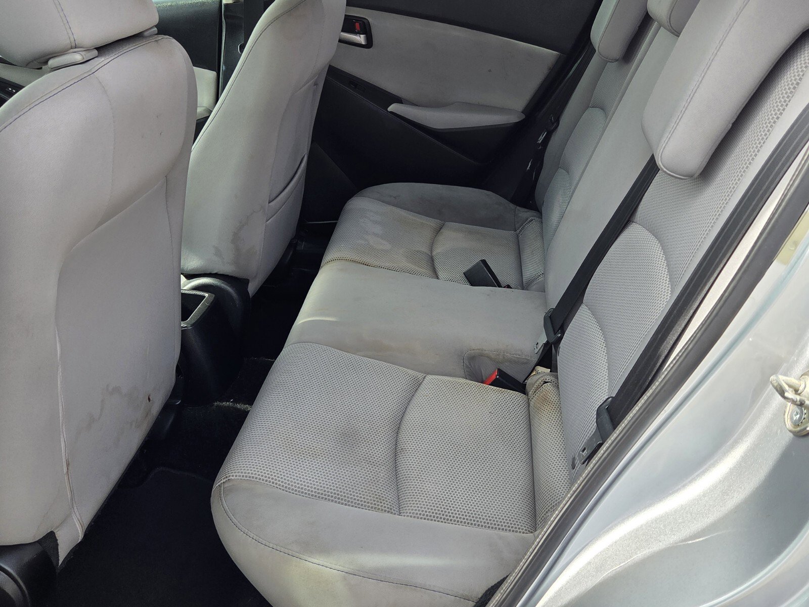 Used 2019 Toyota Yaris L image 5