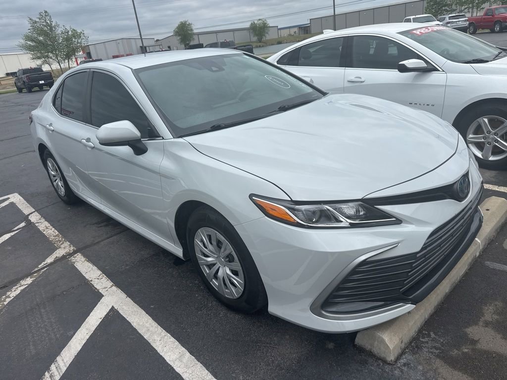 Used 2022 Toyota Camry LE FWD image 3