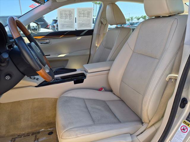 Used 2013 Lexus ES 300h w/ Luxury Pkg FWD image 21