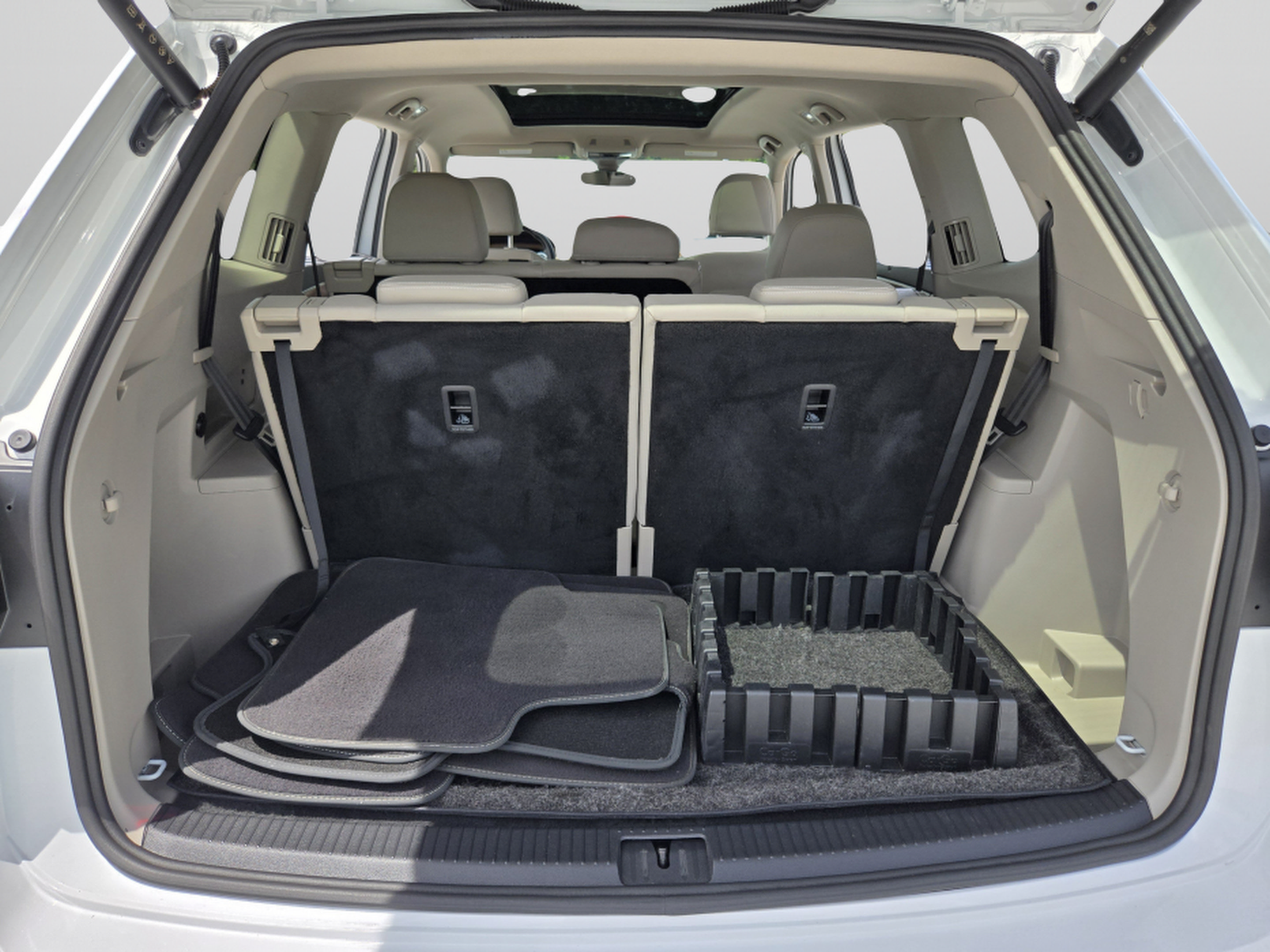 Used 2024 Volkswagen Atlas SE w/ Panoramic Sunroof Package AWD/4WD image 23