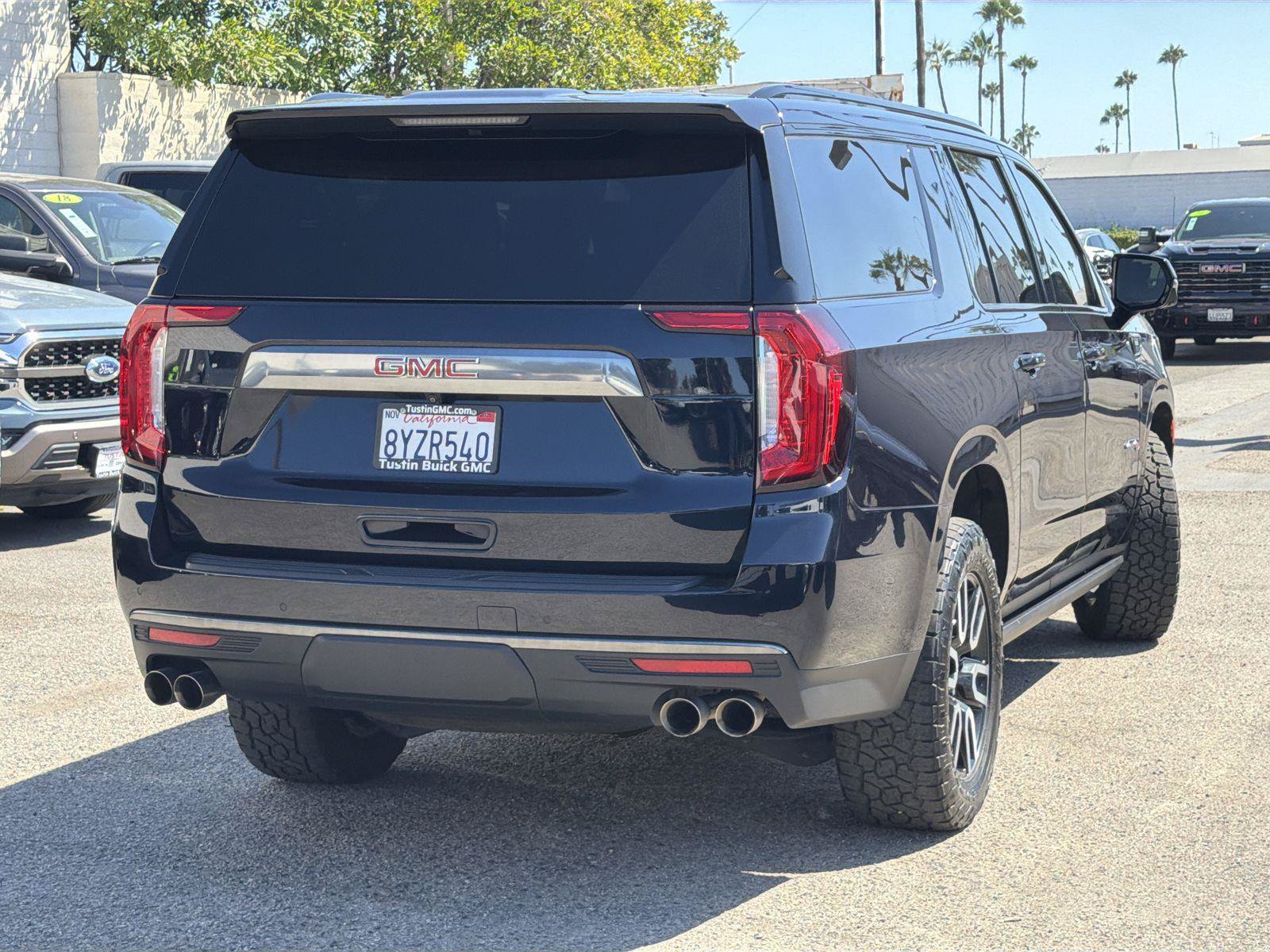 Used 2022 GMC Yukon XL AT4 w/ AT4 Premium Package AWD/4WD image 5