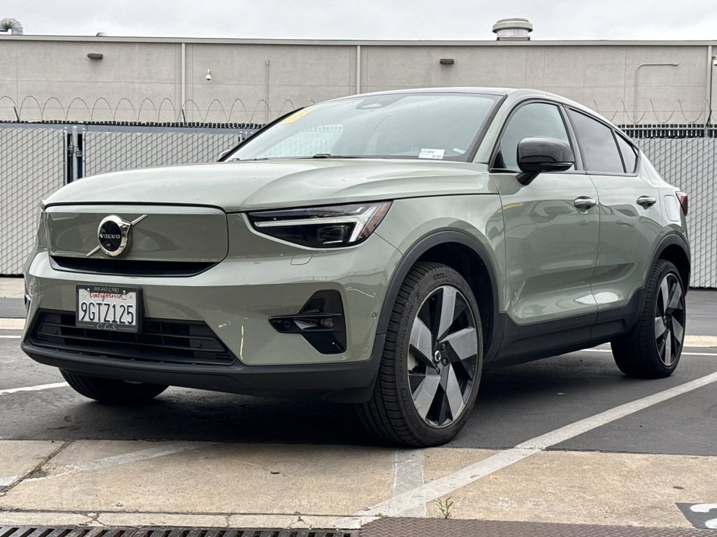 Certified 2023 Volvo C40 P8 Recharge Ultimate w/ Protection Package Premier AWD/4WD image 2