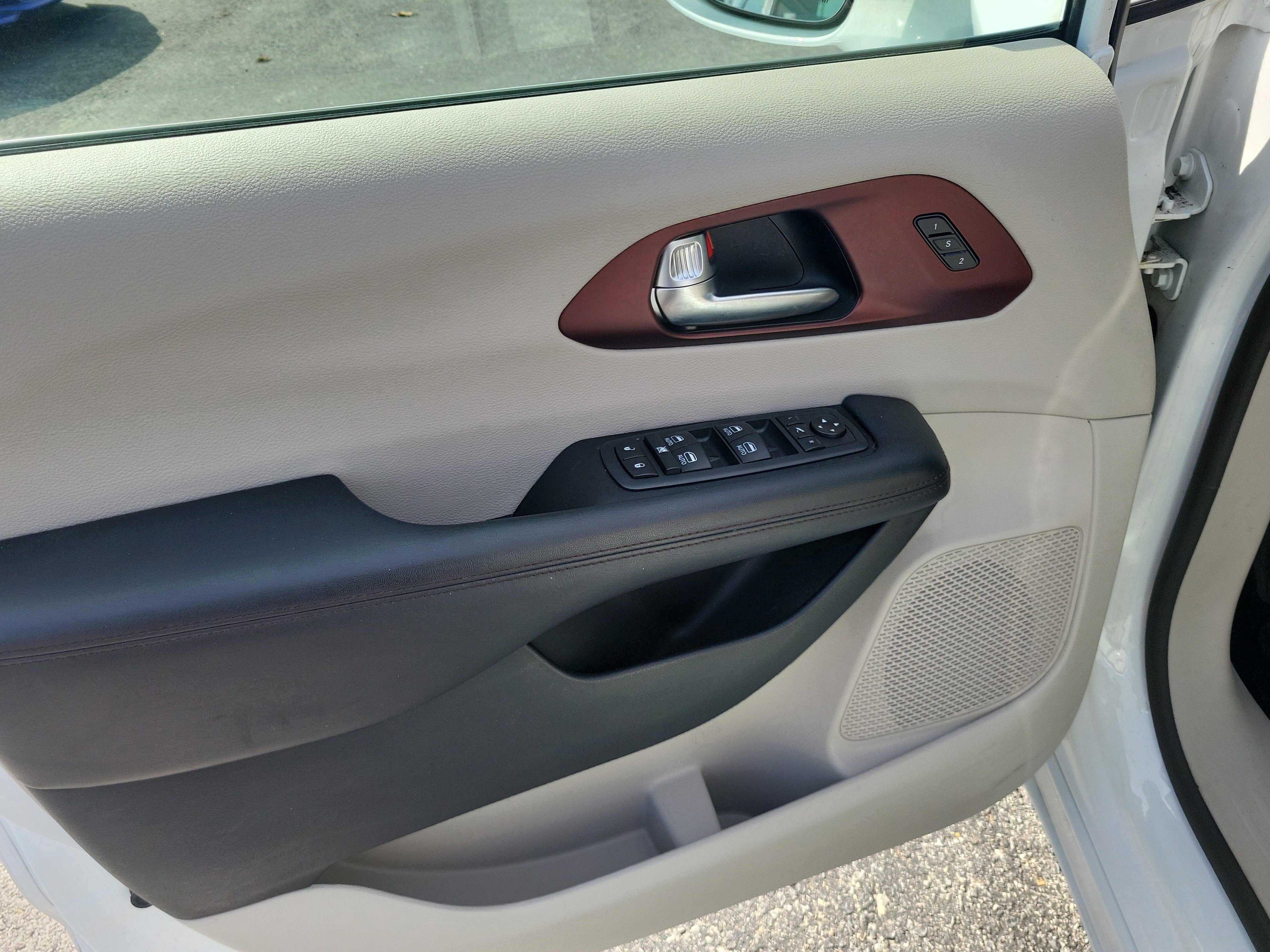 Used 2020 Chrysler Pacifica Limited FWD image 17