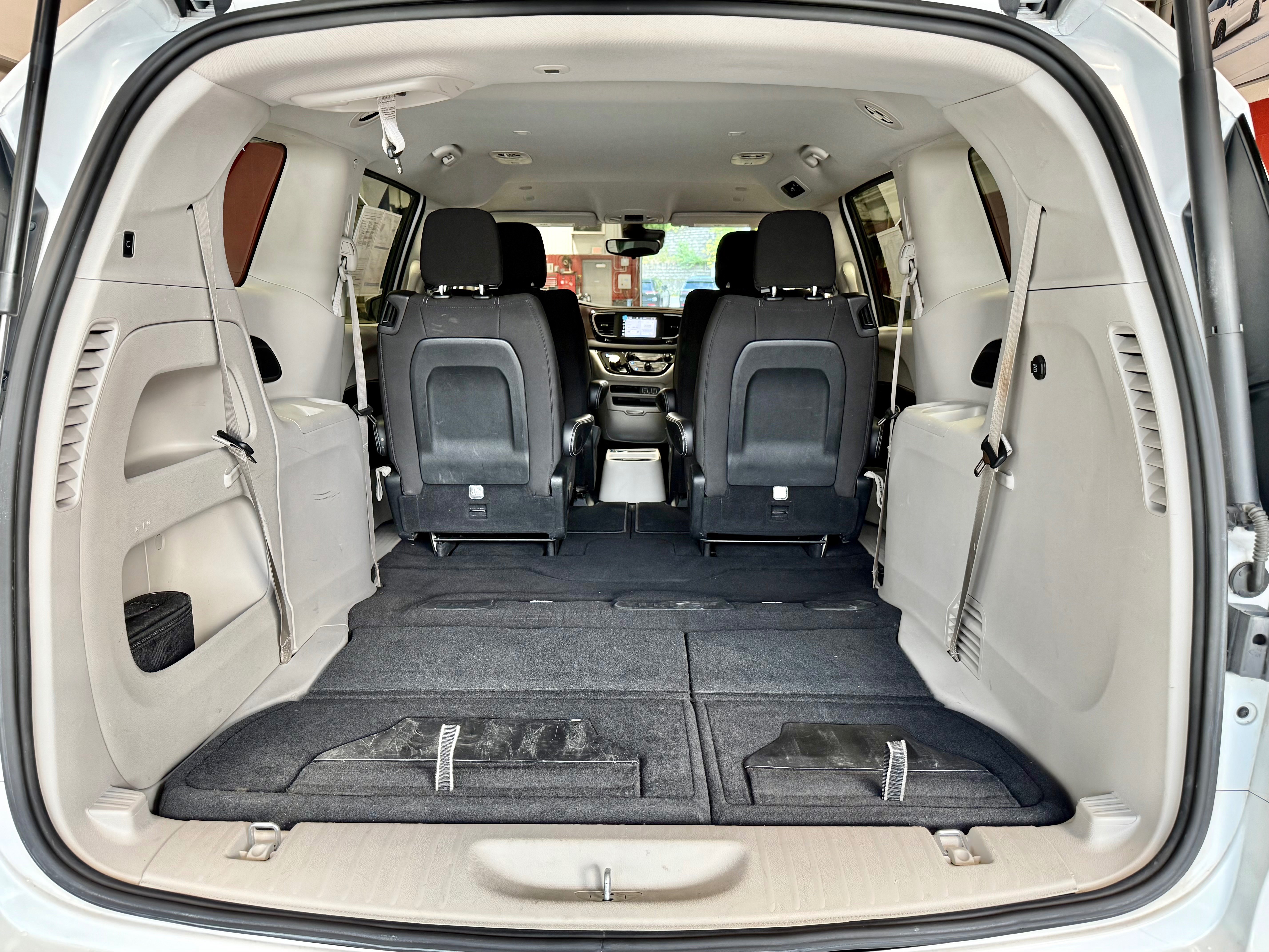Certified 2023 Chrysler Voyager LX FWD image 11