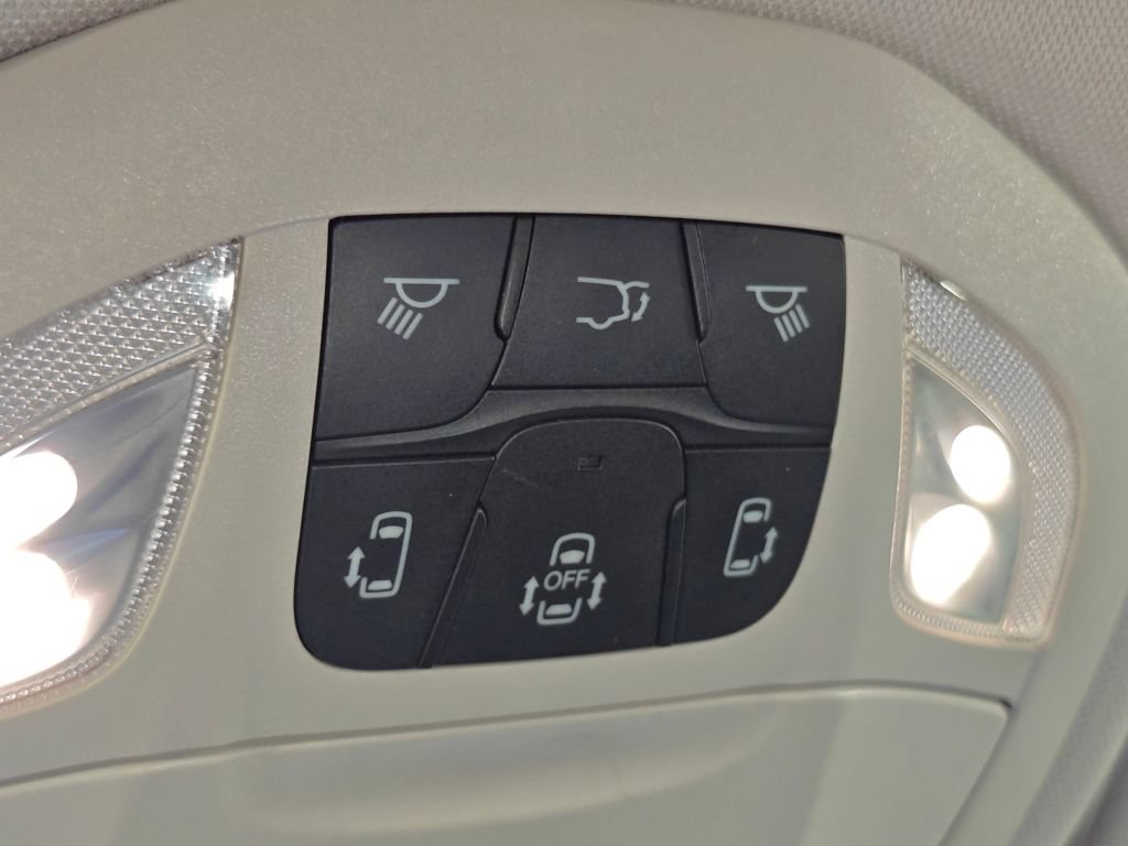 Used 2024 Chrysler Pacifica Touring-L FWD image 8