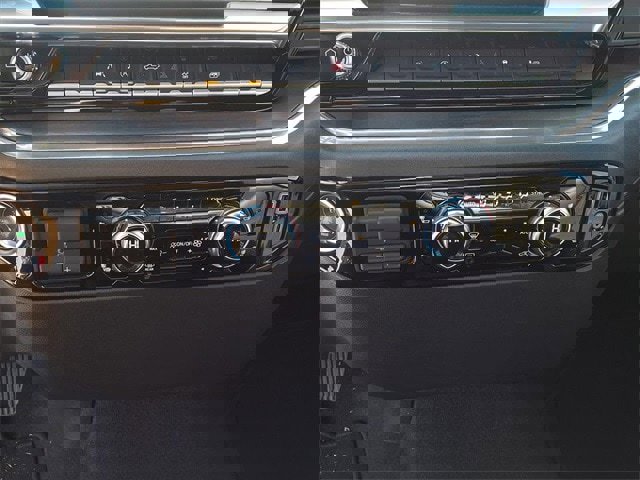 Used 2025 GMC Sierra 1500 SLT image 7