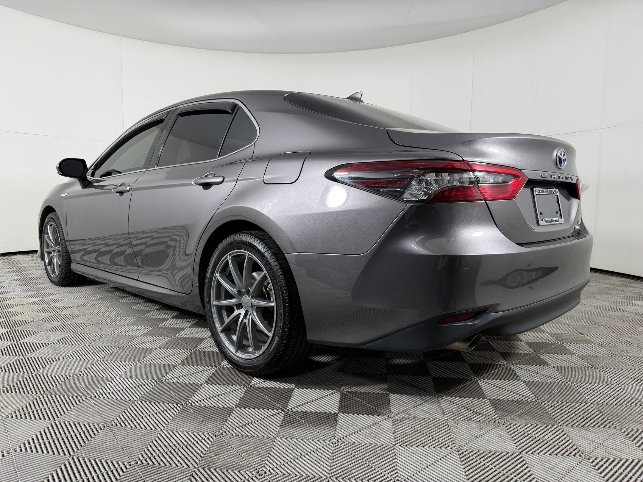 Used 2021 Toyota Camry XLE w/ Navigation Upgrade Package FWD image 3