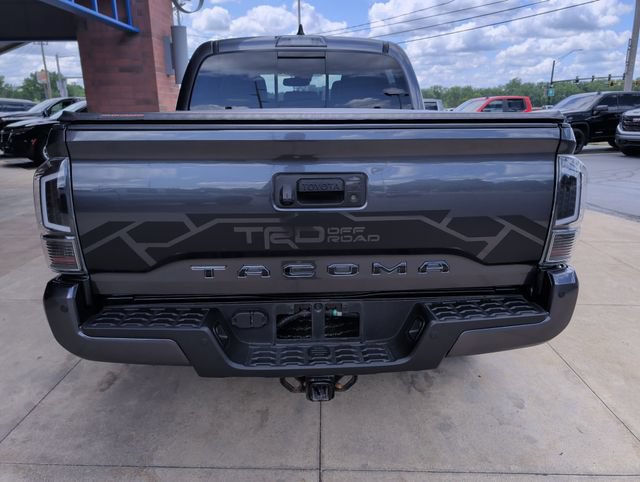 Used 2021 Toyota Tacoma TRD Off-Road w/ TRD Premium Off Road Package AWD/4WD image 8