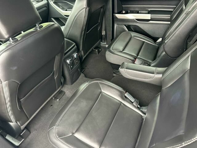 Used 2022 Ford Explorer XLT w/ Equipment Group 202A RWD image 14