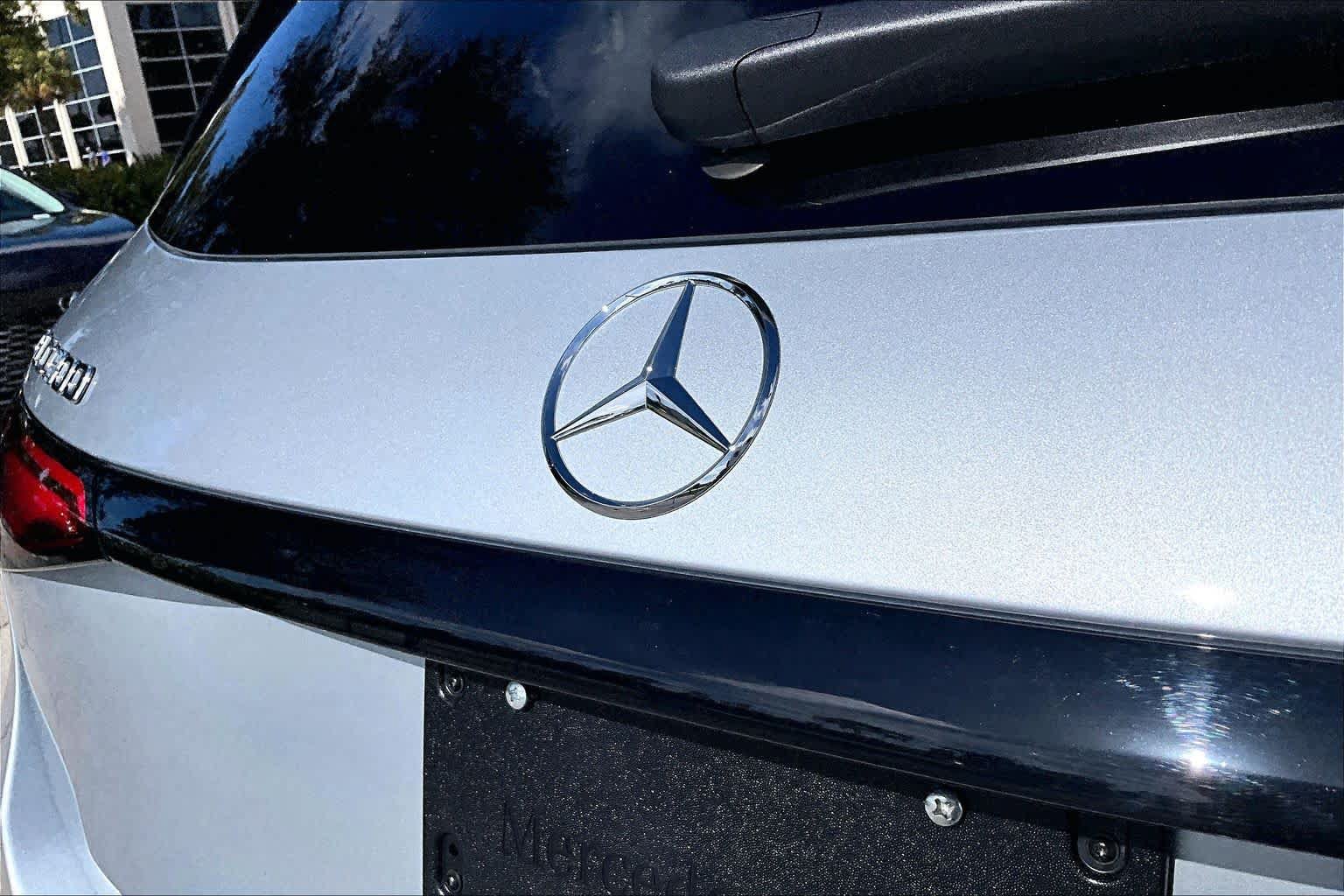 Used 2025 Mercedes-Benz GLC 300 4MATIC image 31
