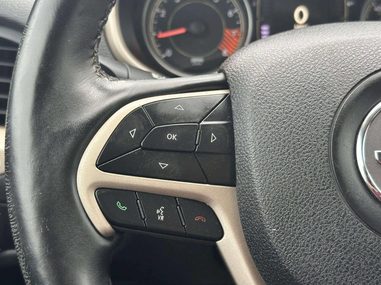Used 2014 Jeep Cherokee Latitude w/ Comfort/Convenience Group AWD/4WD image 28