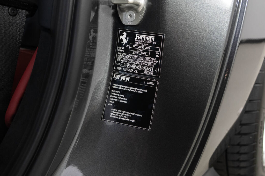 Used 2025 Ferrari Roma Spider image 29