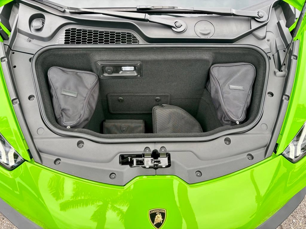 Used 2021 Lamborghini Huracan EVO RWD image 28