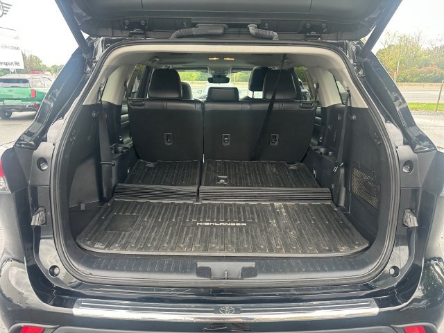 Used 2023 Toyota Highlander XLE AWD/4WD image 24