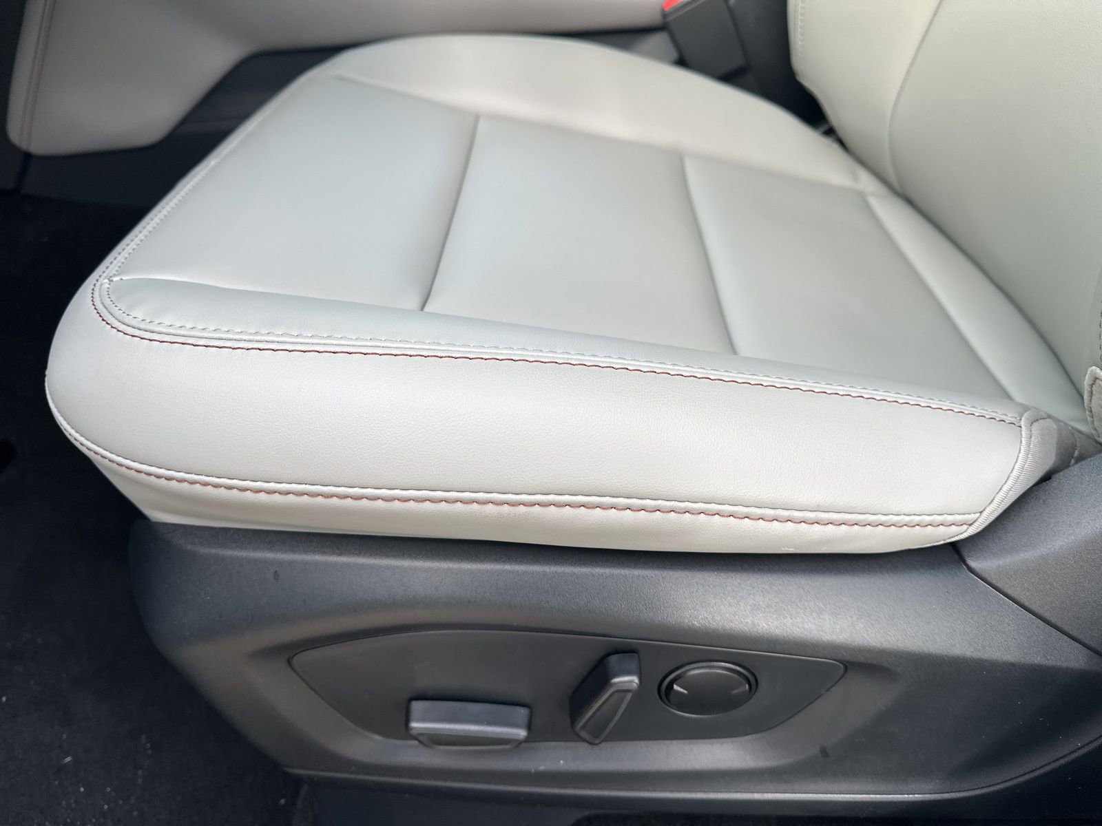 New 2025 Ford Explorer Active w/ Active Comfort Package image 7