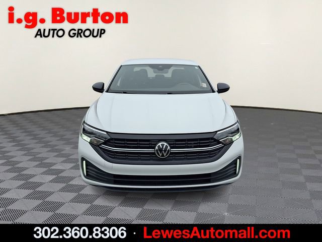 Used 2023 Volkswagen Jetta Sport image 2