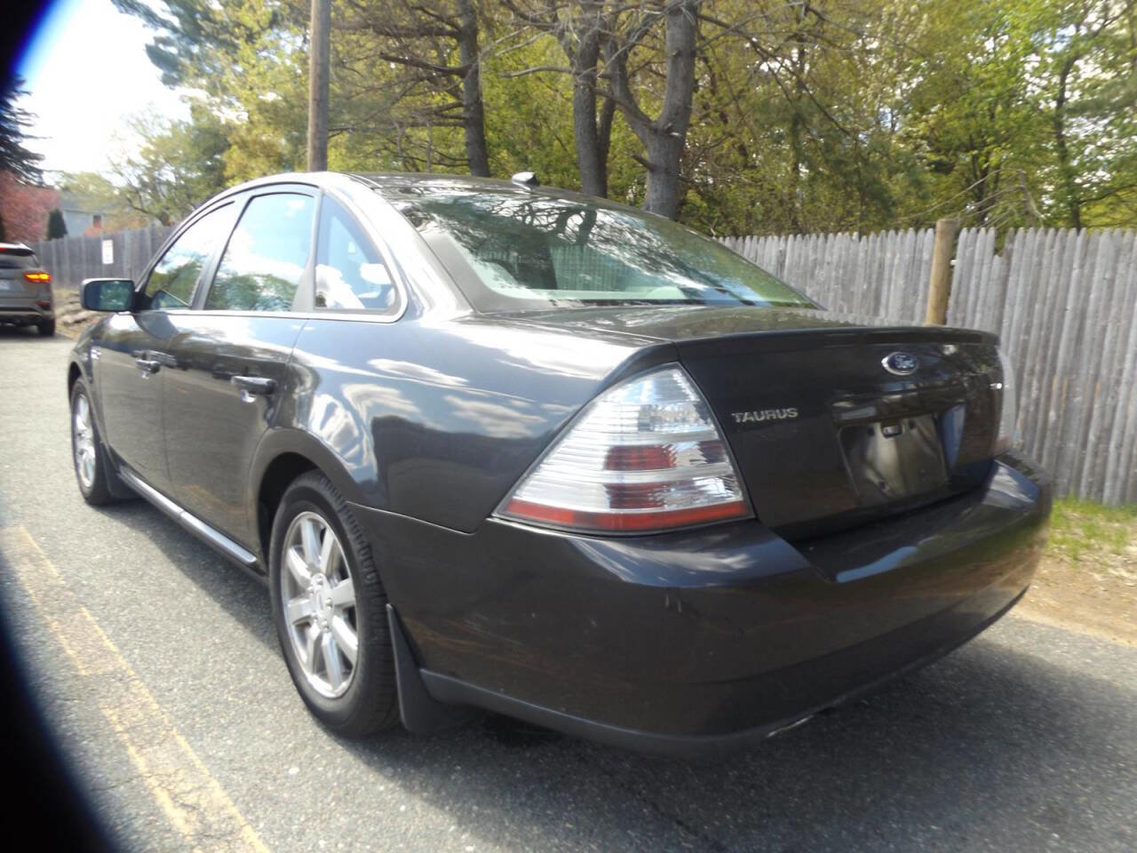 Used 2008 Ford Taurus SEL FWD image 3