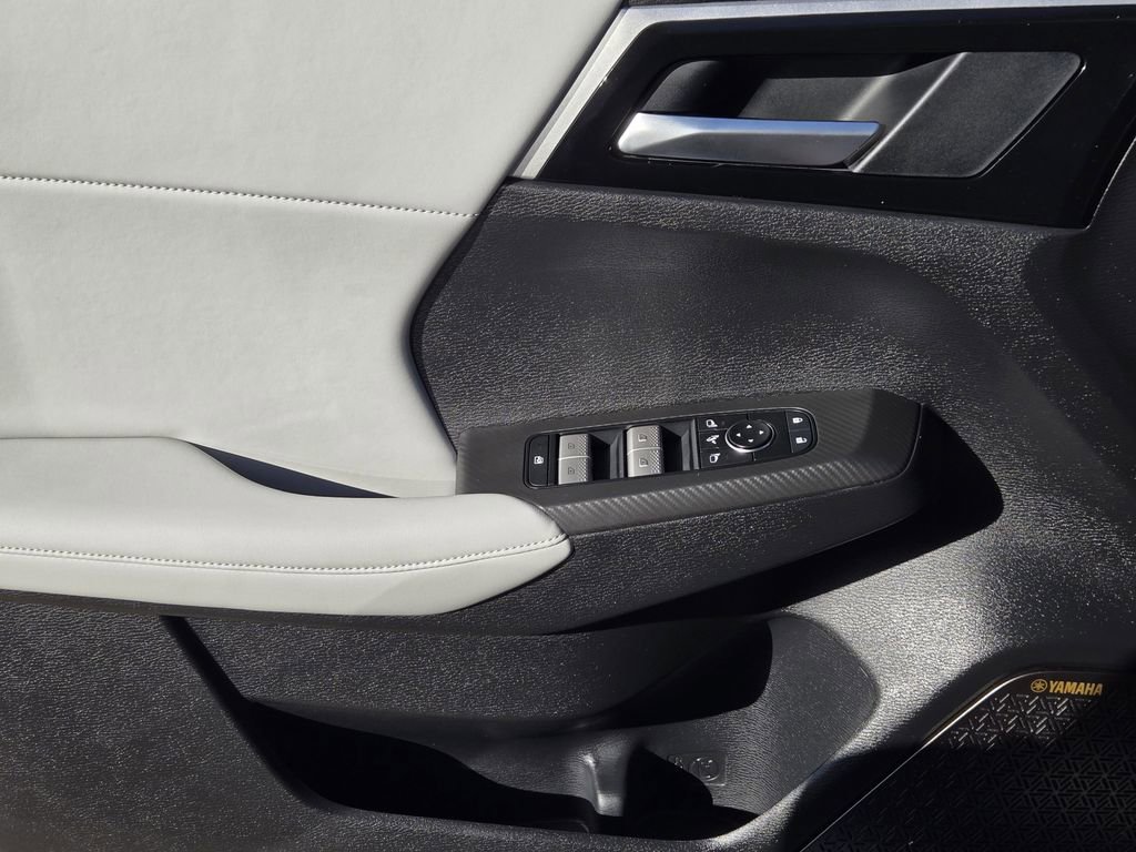 New 2026 Mitsubishi Outlander SE image 18