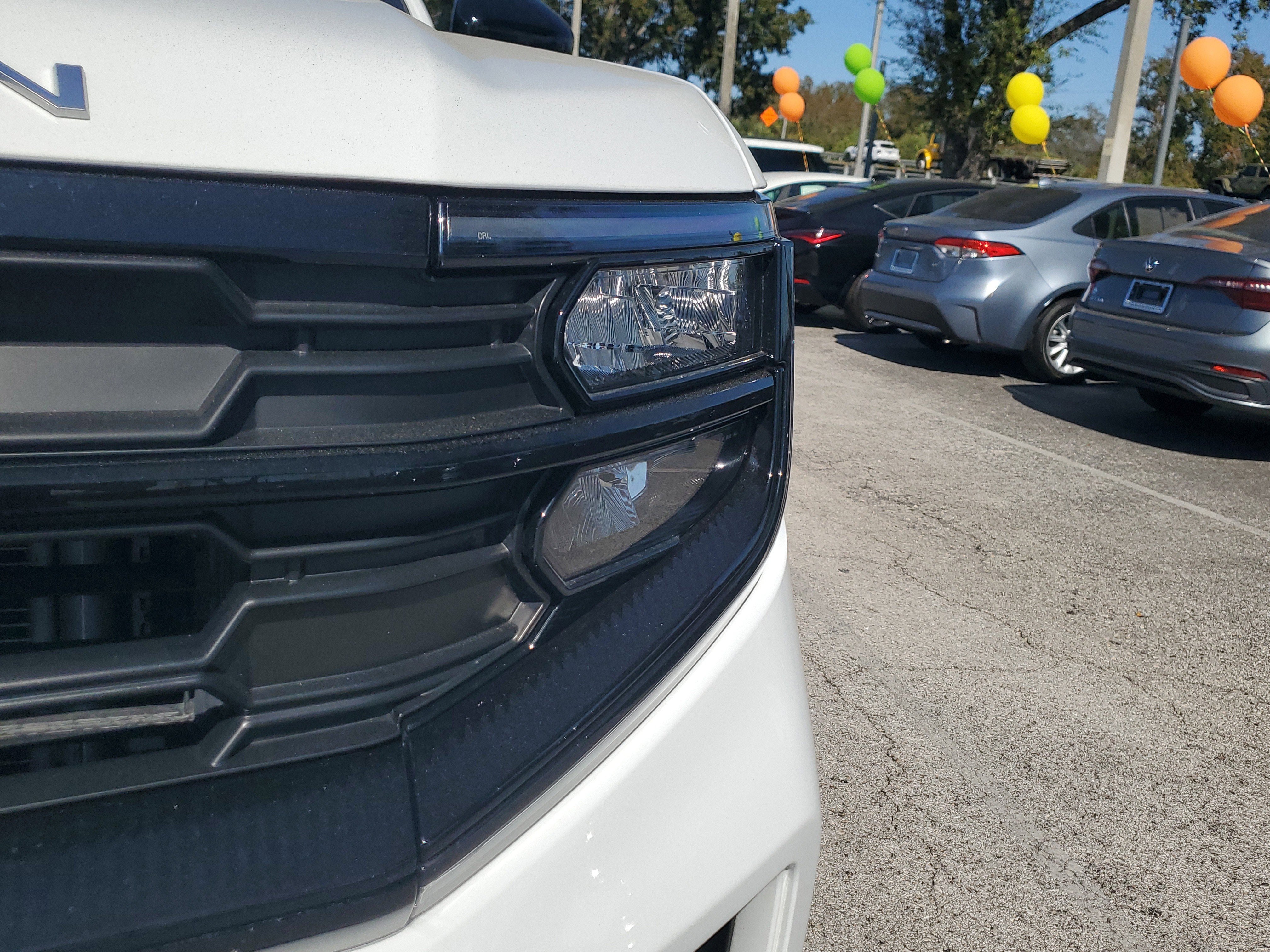 Certified 2025 Ford Expedition Active image 3