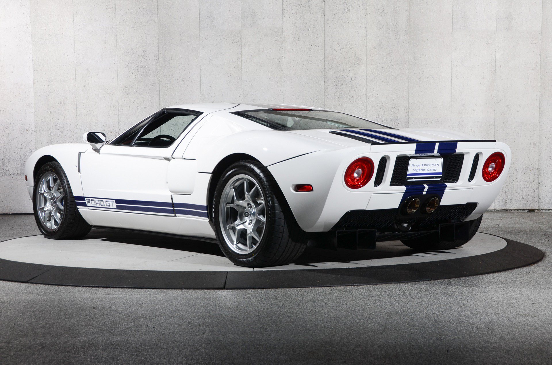 Used 2006 Ford GT RWD image 26