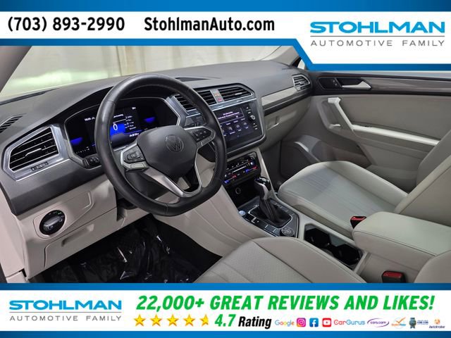 Used 2022 Volkswagen Tiguan SE w/ Panoramic Sunroof Package image 24