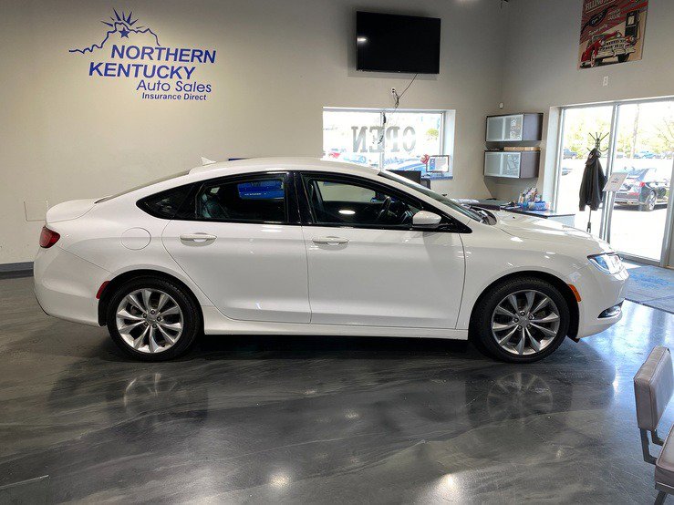 Used 2016 Chrysler 200 S w/ Navigation & Sound Group I image 2
