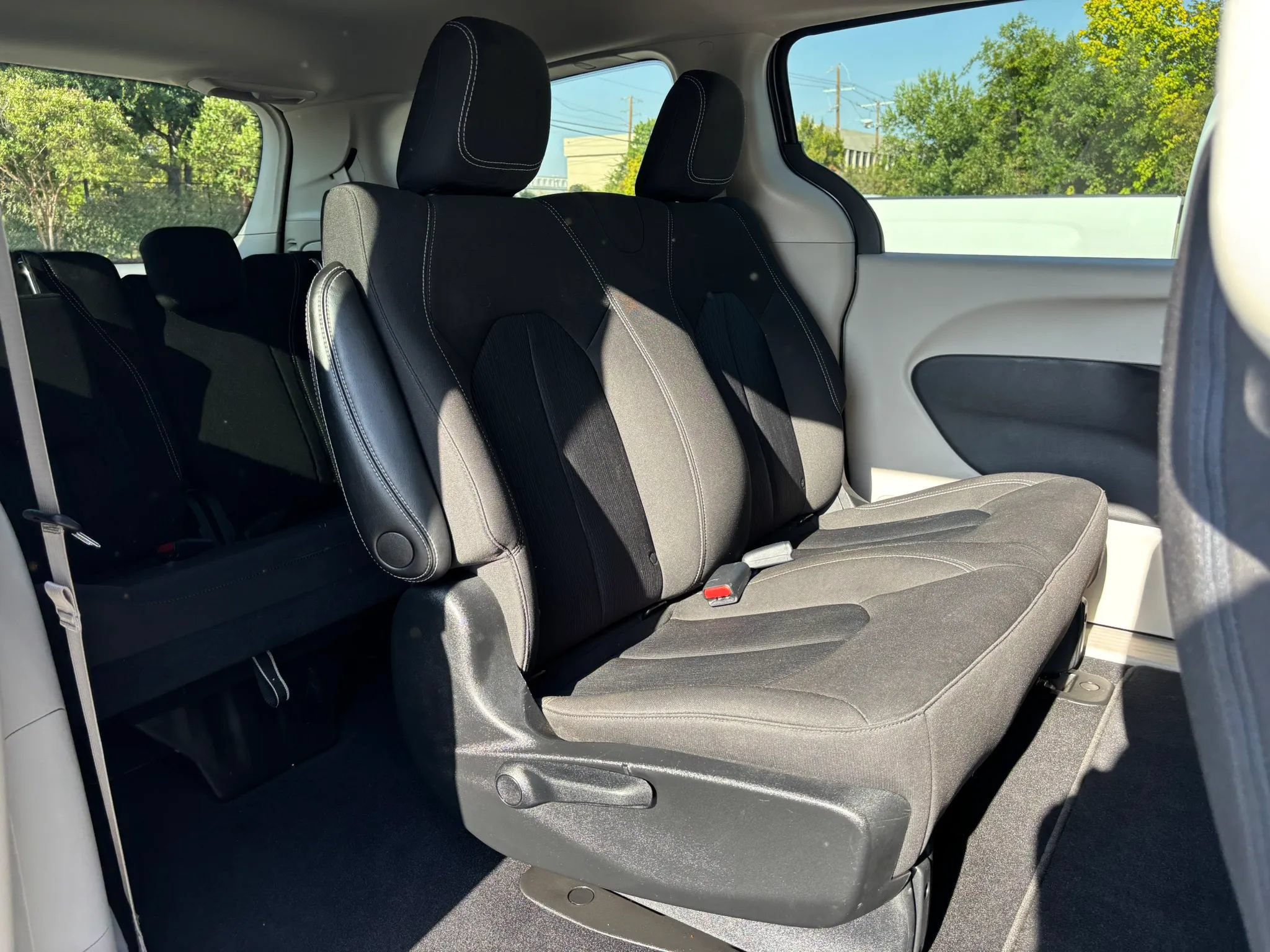 Used 2021 Chrysler Voyager L FWD image 46