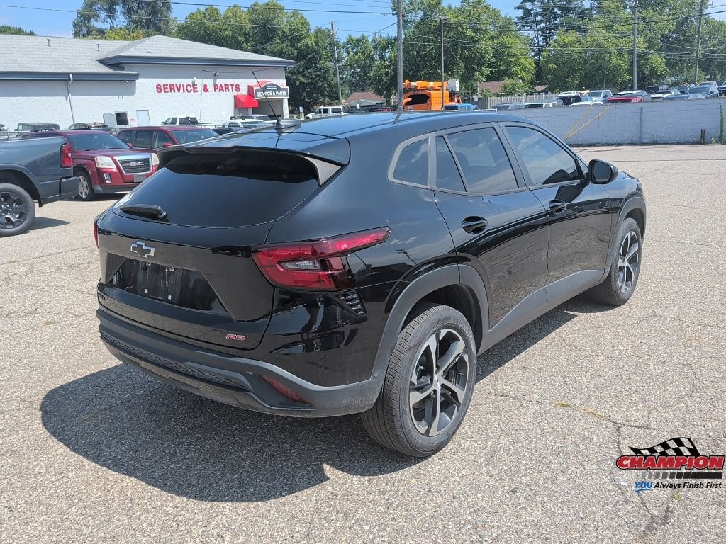 Used 2025 Chevrolet Trax RS w/ Driver Confidence Package FWD image 6