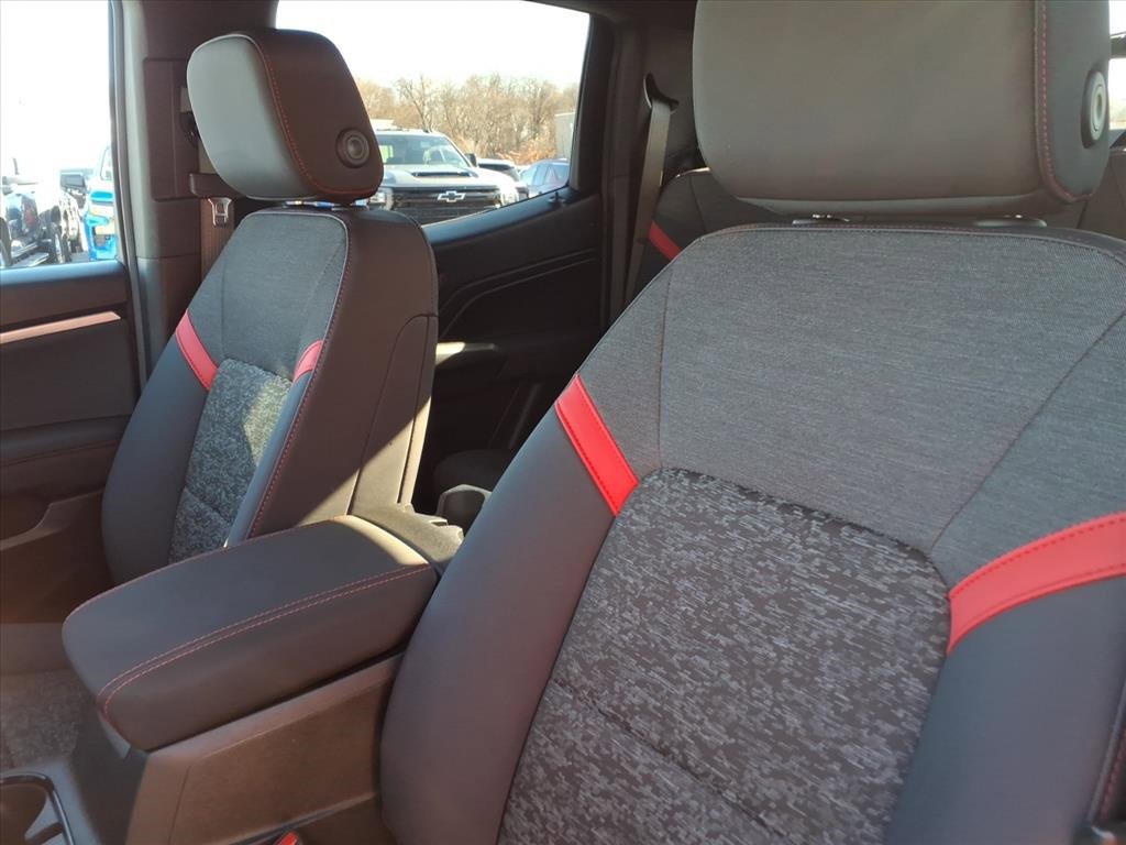 Used 2025 Chevrolet Colorado Z71 w/ Technology Package image 13