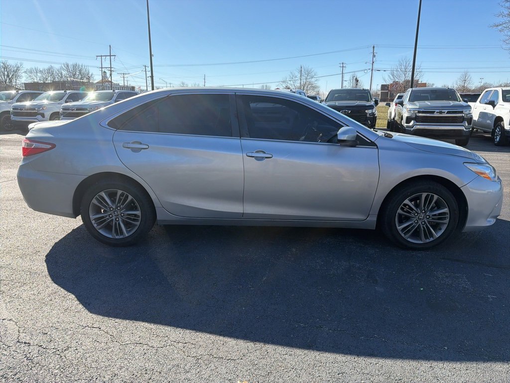 Used 2017 Toyota Camry SE w/ Moonroof Package image 4
