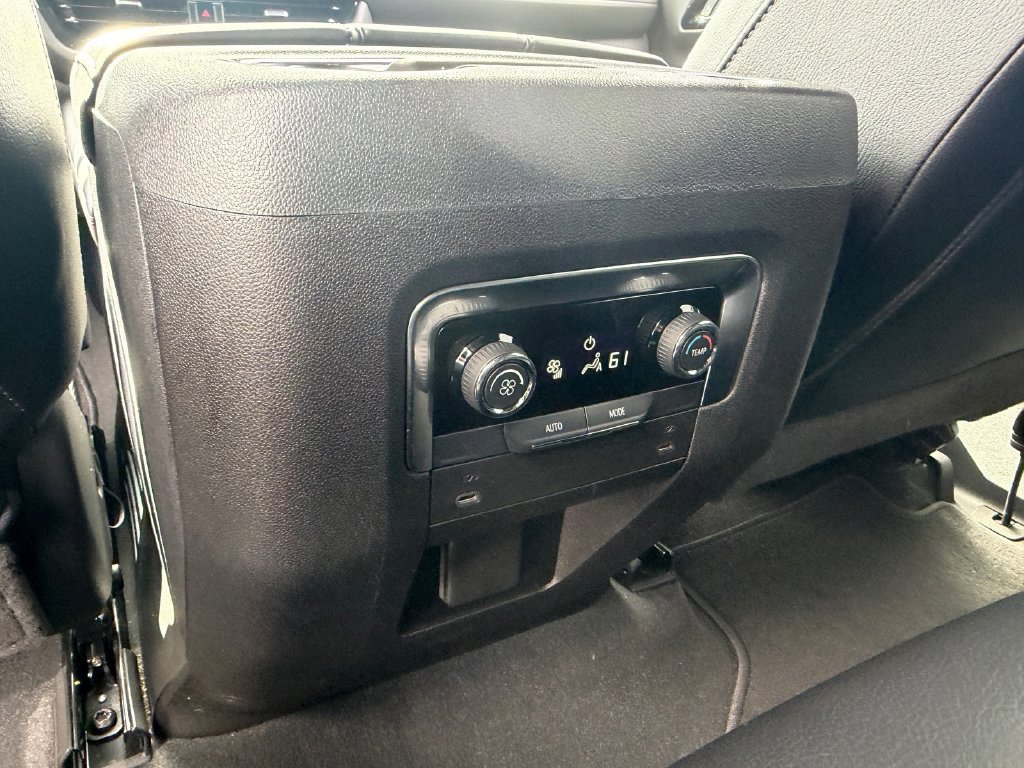 Used 2025 Chevrolet Suburban LS RWD image 13