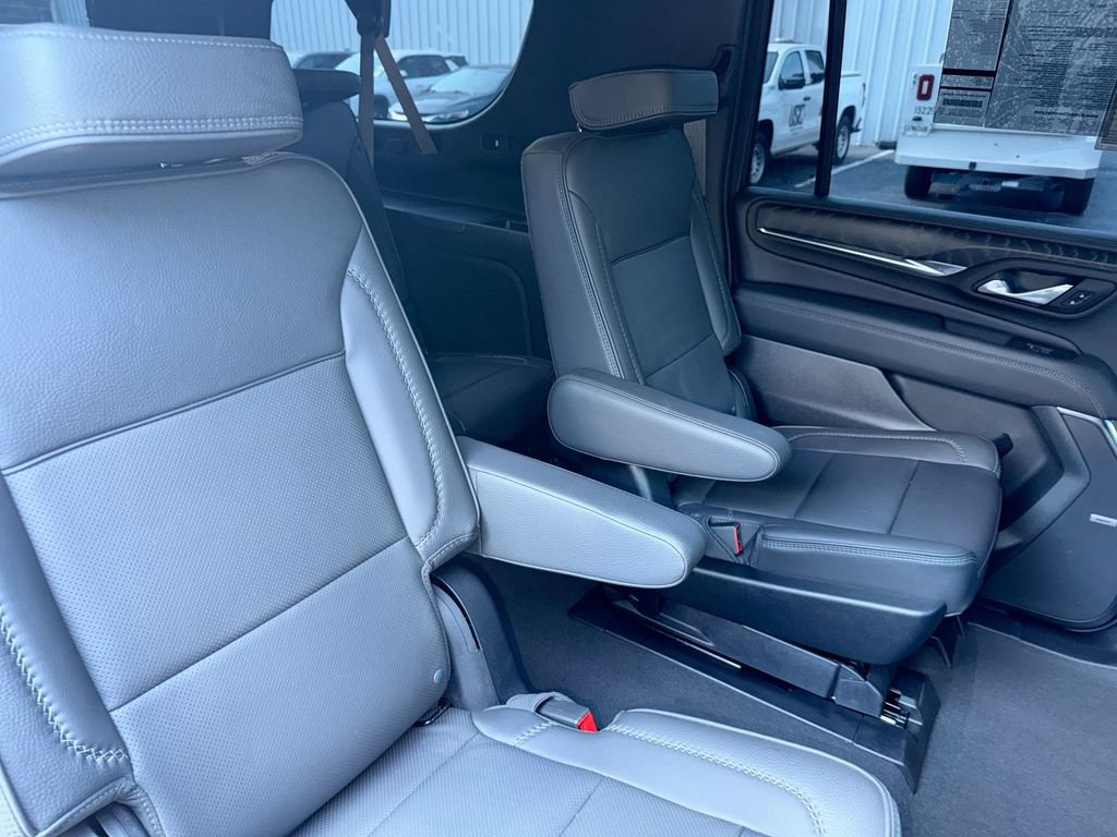 Used 2024 GMC Yukon XL Denali RWD image 29