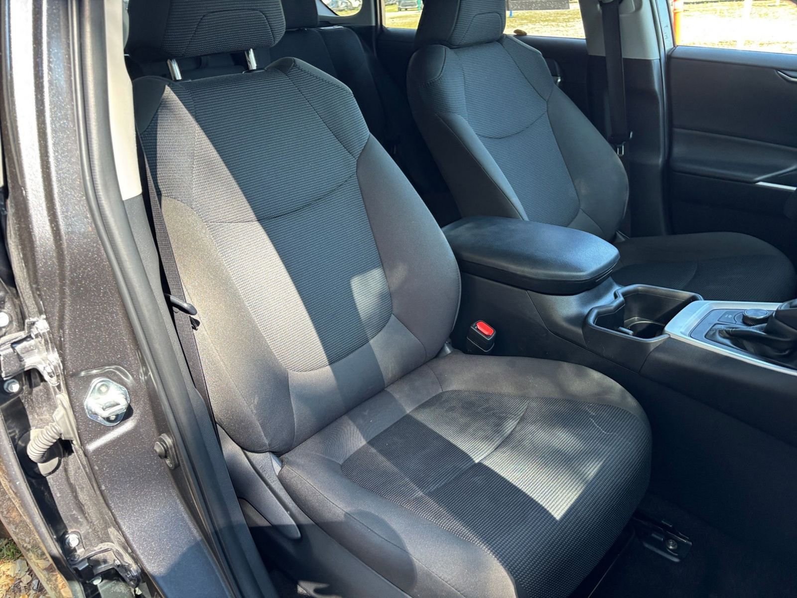 Used 2025 Toyota RAV4 LE AWD/4WD image 37