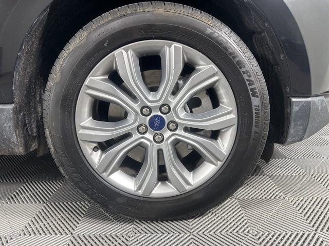 Used 2022 Ford Edge Titanium w/ Equipment Group 301A image 9