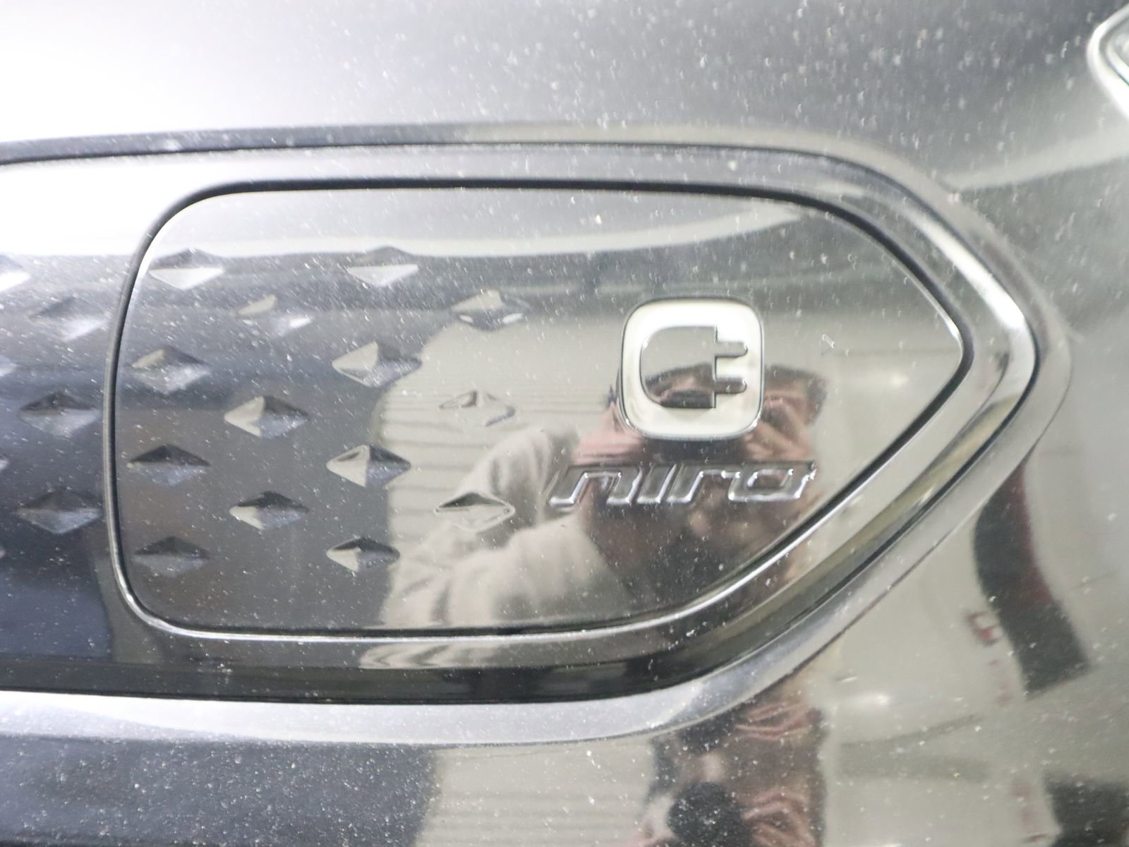 Used 2022 Kia Niro EX image 17