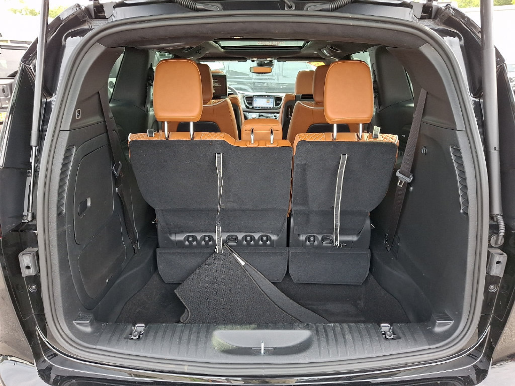 Certified 2025 Chrysler Pacifica Pinnacle FWD image 30