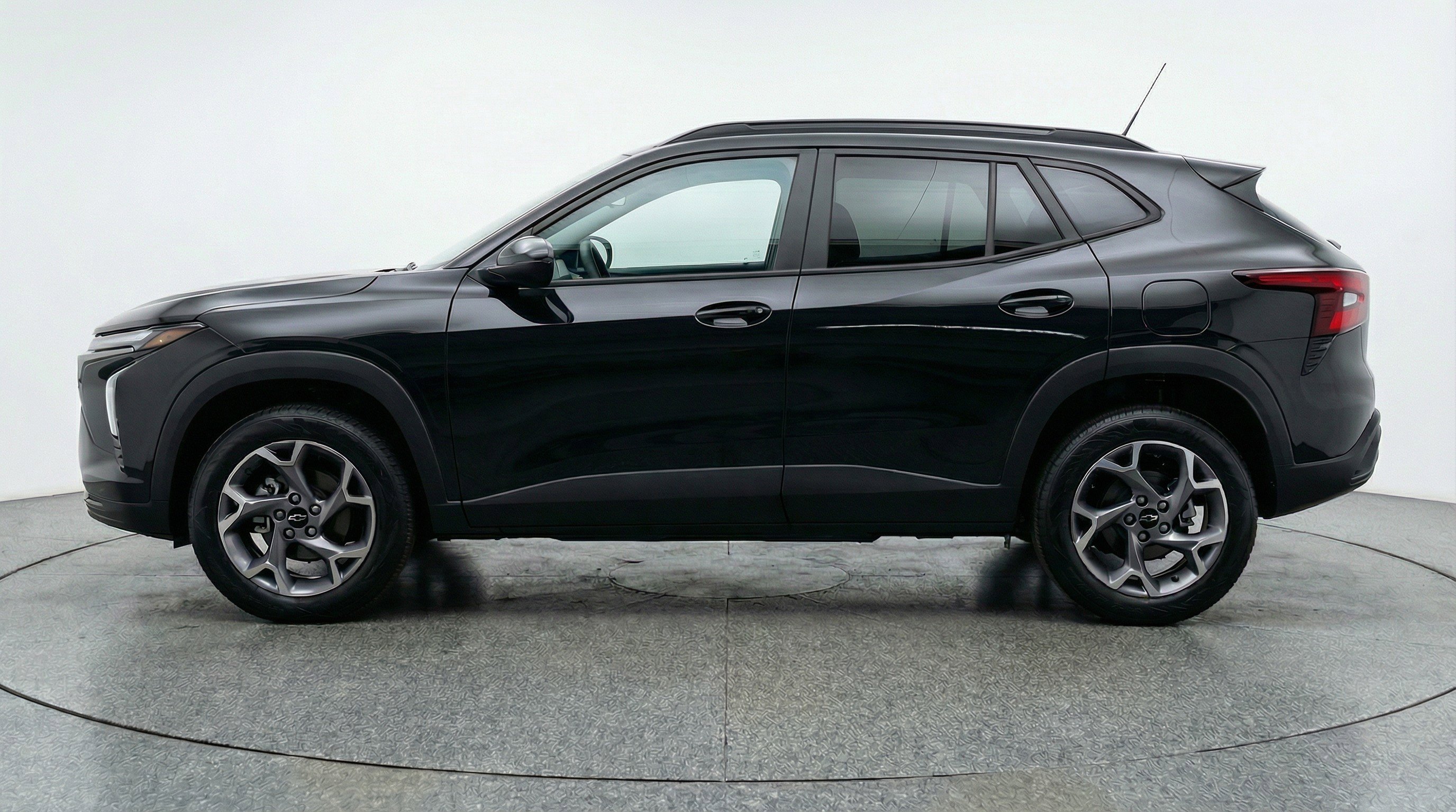 Used 2025 Chevrolet Trax LT FWD image 5