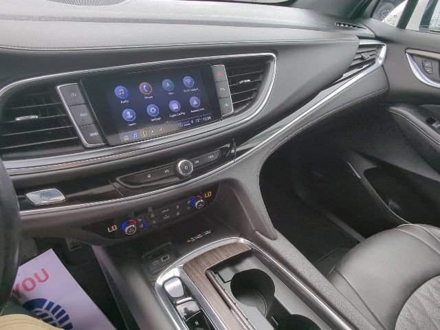 Used 2022 Buick Enclave Avenir w/ Avenir Technology Package AWD/4WD image 37