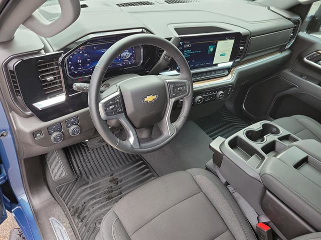 Used 2025 Chevrolet Silverado 3500 LT image 2